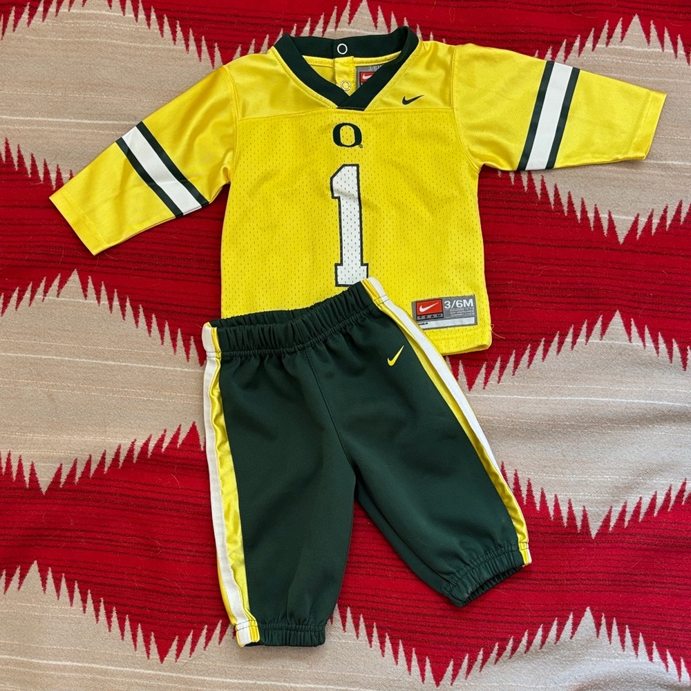 Nike university of Oregon Ducks 3-6 months Jersey Set